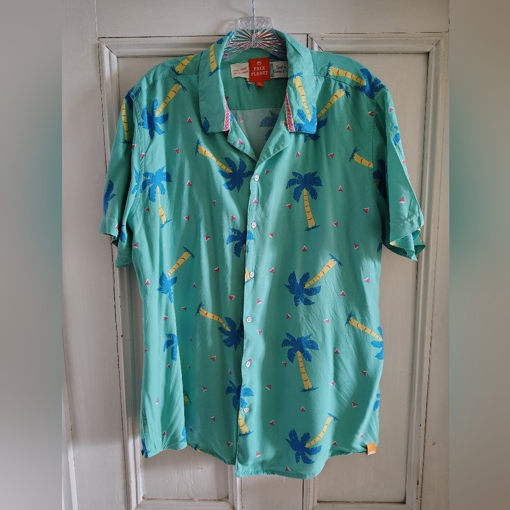 Free Planet Tropical Palm Tree Button Up Shirt Size XL